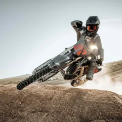 100% Armega Goggles Falcon 5 / HiPER Red Mirror Lens -UFO Shop 50720 357 02 action jpg