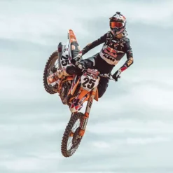 100% Armega Goggle Royal Essential / Mirror Blue Lens -UFO Shop armega action shot 4 1 1 jpg