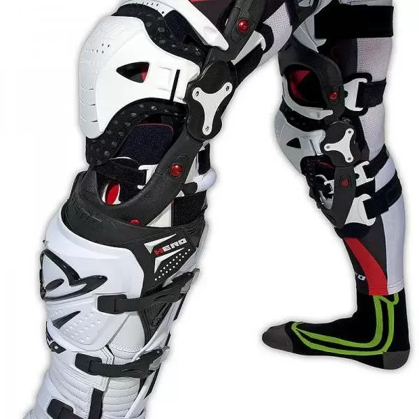 UFO Morpho FIT White Knee Brace Pair 8 UFO Morpho FIT White Knee Brace Pair - Image 8